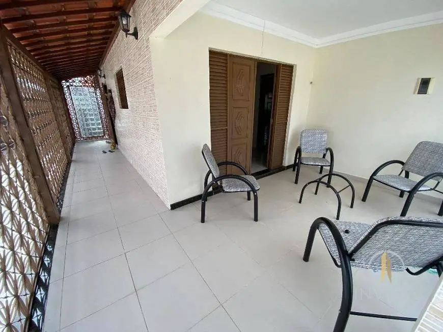 Foto 1 de Casa com 4 Quartos para alugar, 243m² em Jaguaribe, João Pessoa