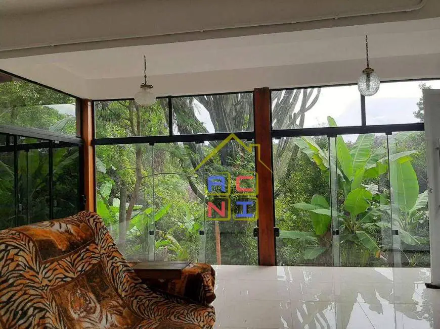 Foto 3 de Chácara com 4 Quartos à venda, 300m² em Parque Valinhos, Valinhos