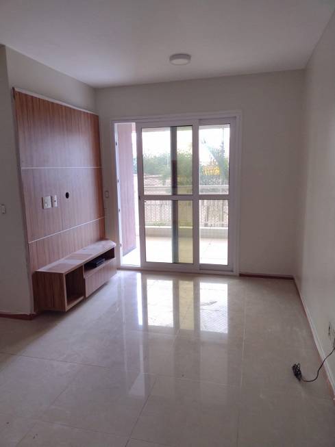 Foto 5 de Apartamento com 2 Quartos para alugar, 75m² em Guararapes, Fortaleza