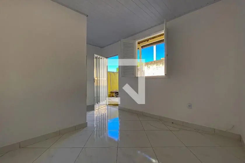 Foto 2 de Casa com 2 Quartos para alugar, 40m² em Penha, Rio de Janeiro