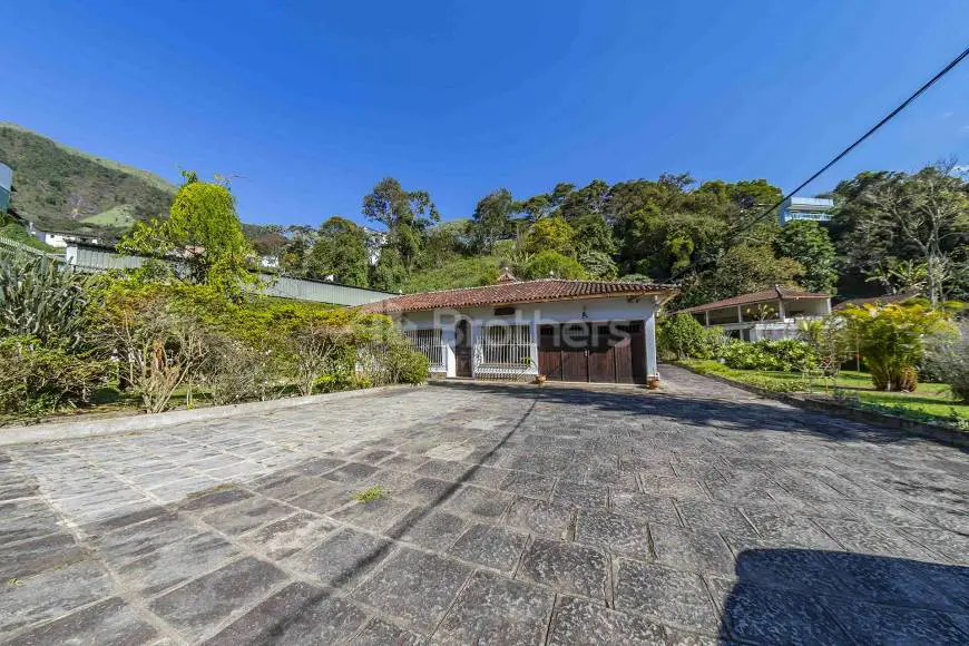 Foto 2 de Casa com 5 Quartos à venda, 540m² em Santa Cecília, Teresópolis
