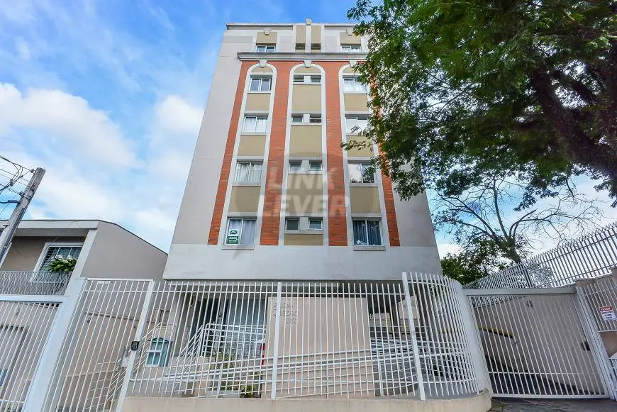 Foto 1 de Apartamento com 1 Quarto para alugar, 30m² em Bacacheri, Curitiba