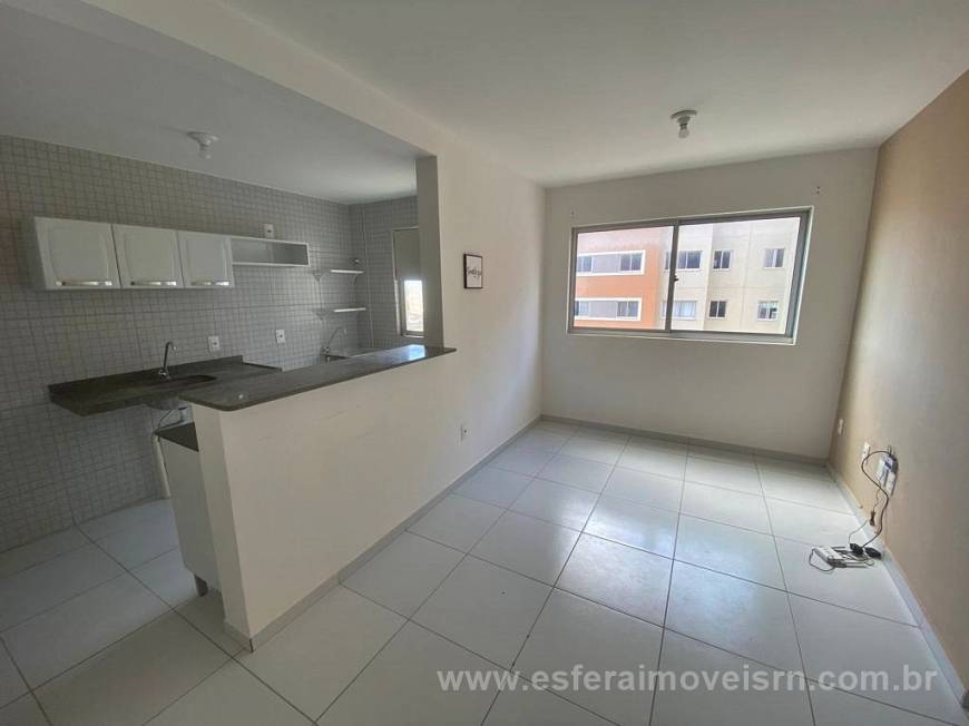 Foto 1 de Apartamento com 2 Quartos para alugar, 45m² em Pajuçara, Natal