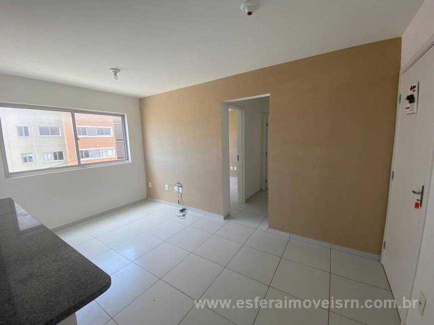 Foto 2 de Apartamento com 2 Quartos para alugar, 45m² em Pajuçara, Natal