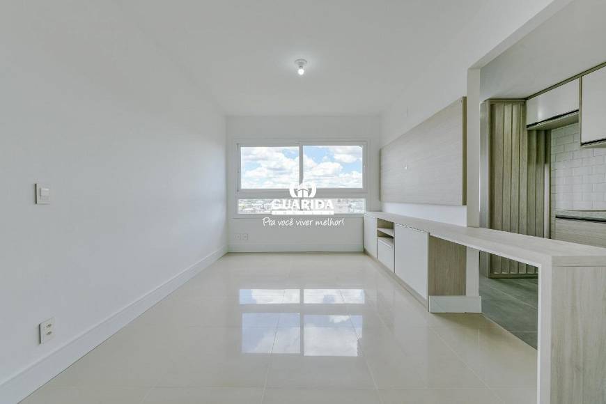 Foto 3 de Apartamento com 3 Quartos para alugar, 72m² em Navegantes, Porto Alegre