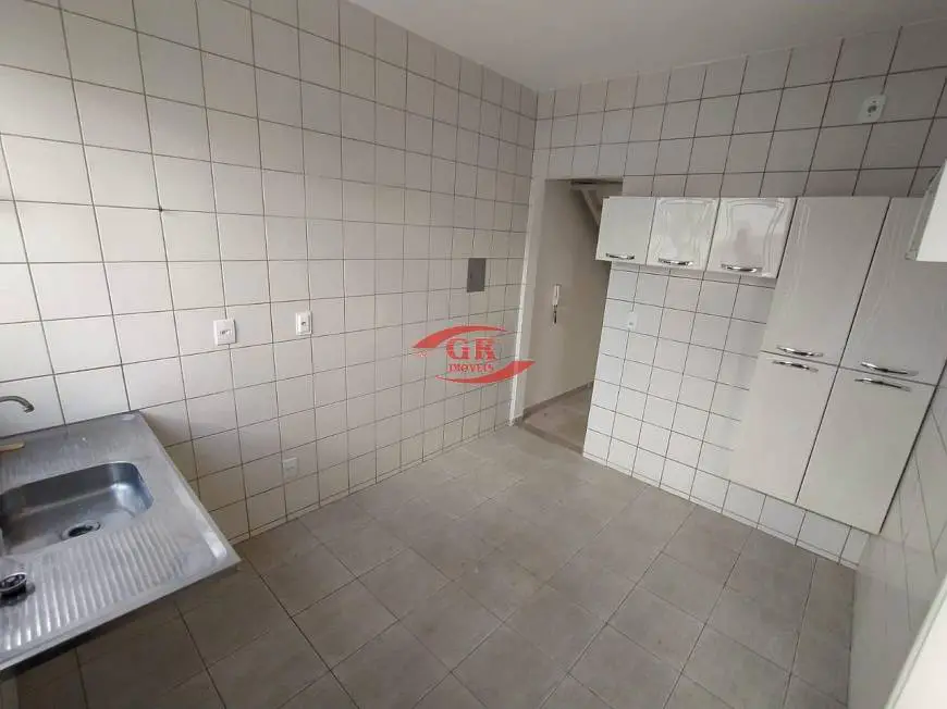 Foto 3 de Casa com 2 Quartos para alugar, 75m² em Buritis, Belo Horizonte