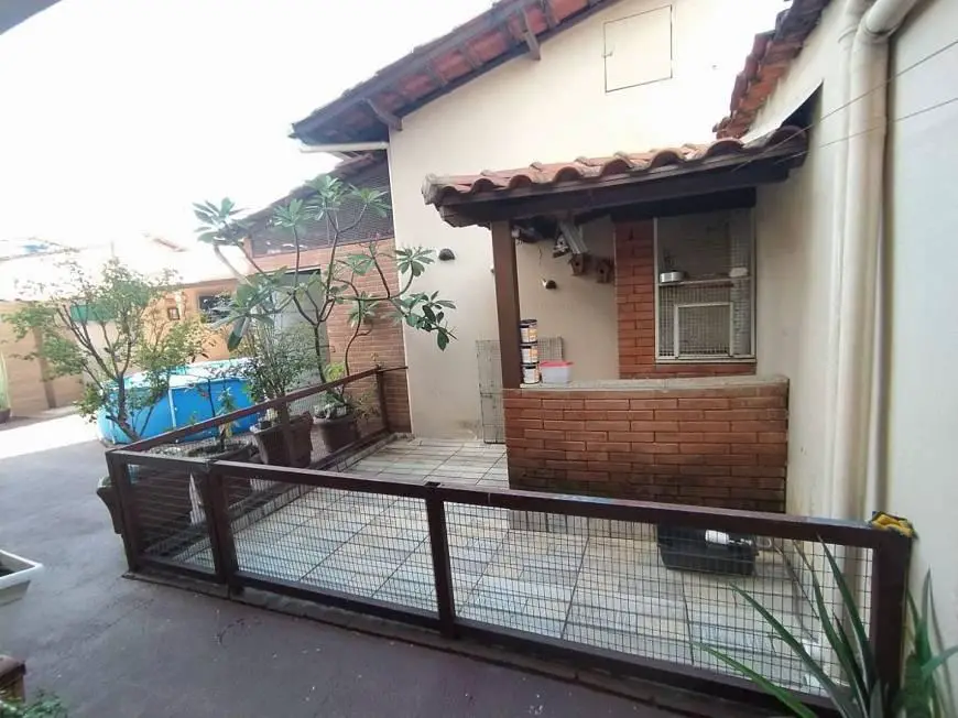 Foto 1 de Casa com 4 Quartos para alugar, 300m² em Santa Terezinha, Belo Horizonte