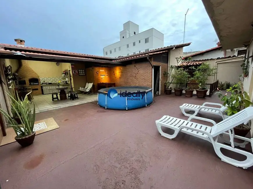 Foto 1 de Casa com 5 Quartos para alugar, 360m² em Santa Terezinha, Belo Horizonte
