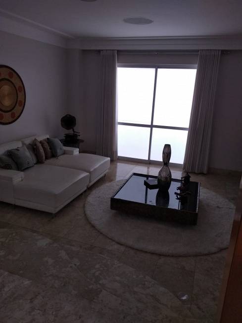Foto 2 de Sobrado com 6 Quartos à venda, 500m² em Residencial Alphaville Flamboyant, Goiânia