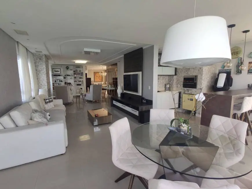 Foto 4 de Apartamento com 4 Quartos para alugar, 215m² em Centro, Balneário Camboriú