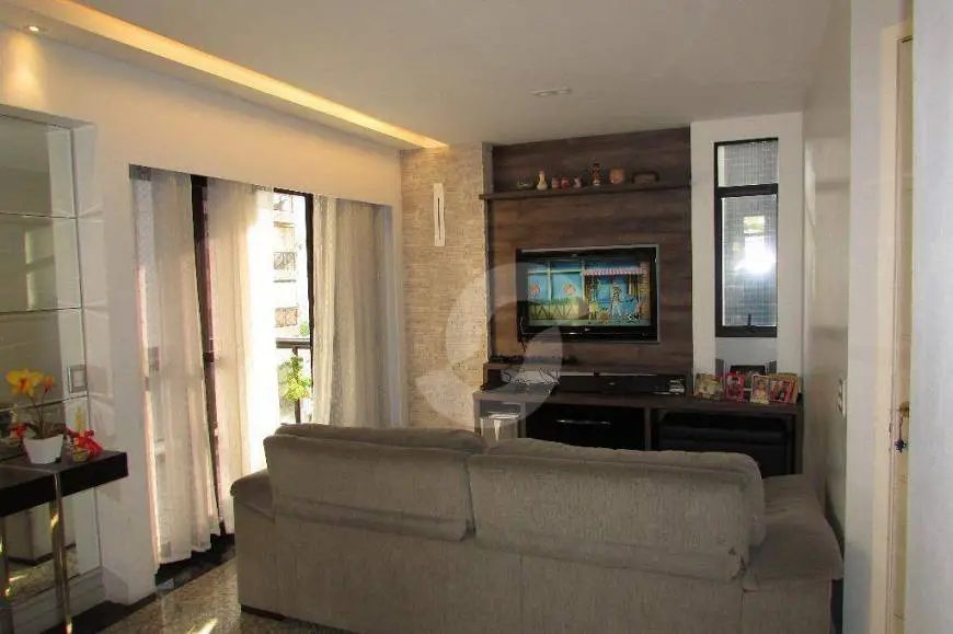 Foto 2 de Apartamento com 4 Quartos à venda, 187m² em Vital Brasil, Niterói