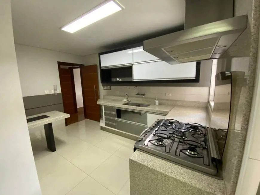 Foto 1 de Apartamento com 4 Quartos para alugar, 167m² em Zona 01, Maringá
