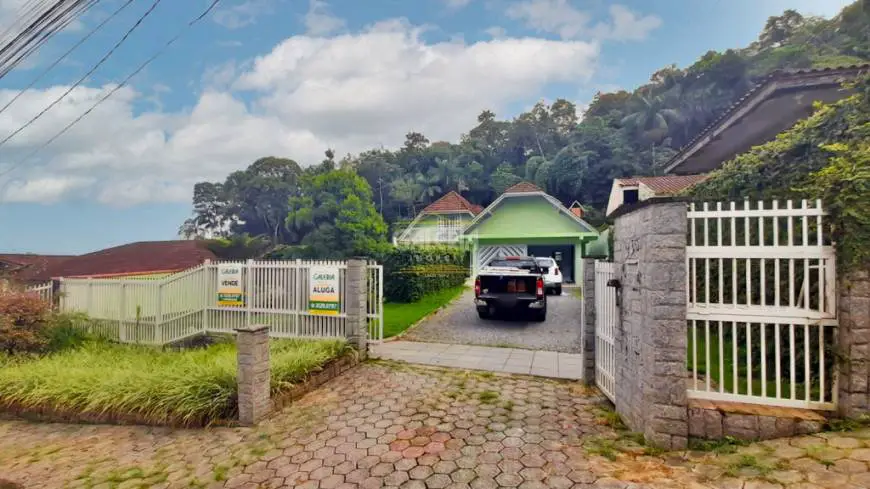 Foto 1 de Casa com 3 Quartos para alugar, 194m² em Bom Retiro, Joinville