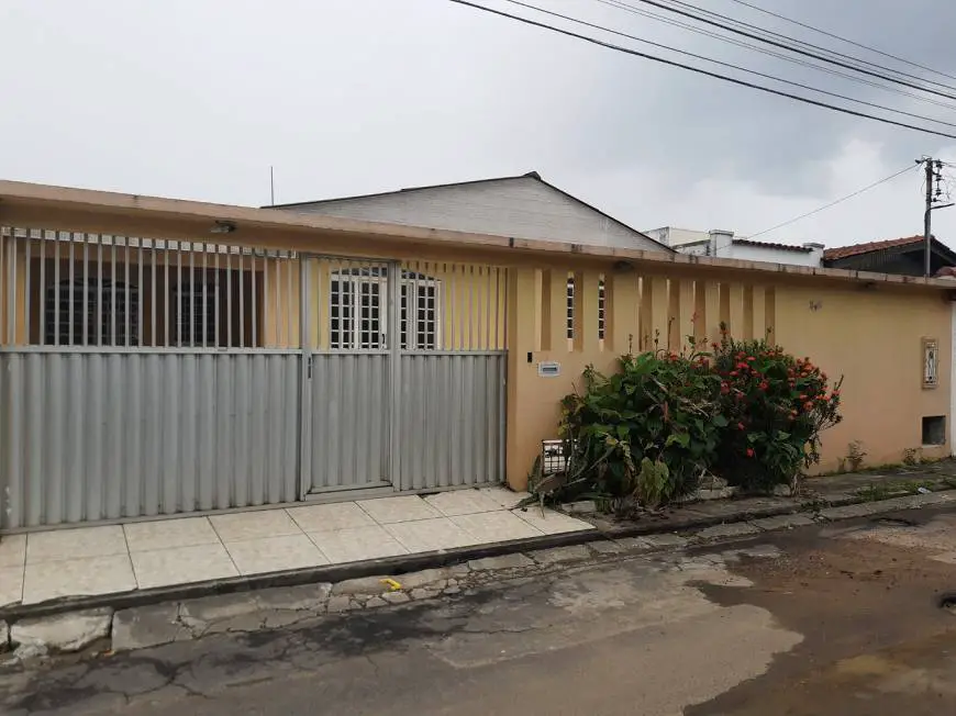 Foto 1 de Casa com 3 Quartos para alugar, 150m² em Dom Pedro I, Manaus
