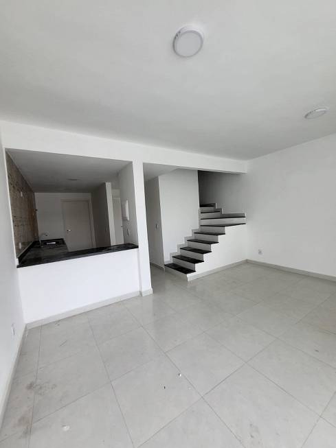 Foto 3 de Casa com 3 Quartos à venda, 105m² em Piratininga, Niterói