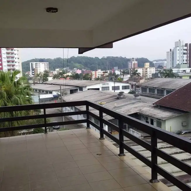 Foto 3 de Casa com 4 Quartos para alugar, 410m² em Bom Retiro, Joinville