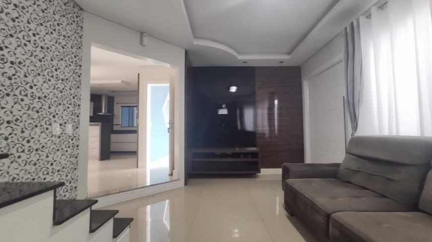 Foto 3 de Casa com 4 Quartos para alugar, 220m² em Vila Nova, Joinville