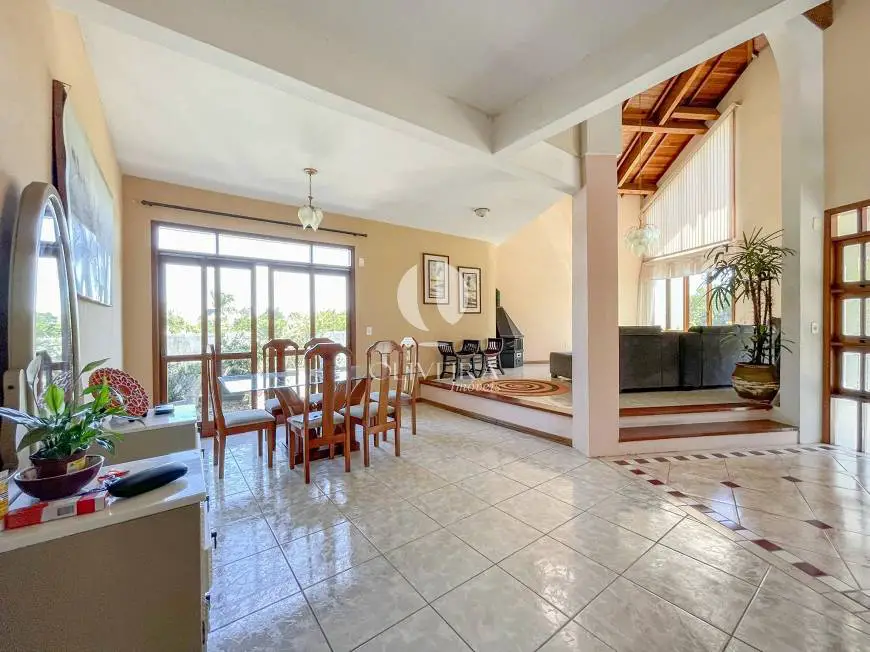 Foto 3 de Casa de Condomínio com 4 Quartos à venda, 276m² em Cerrito, Santa Maria