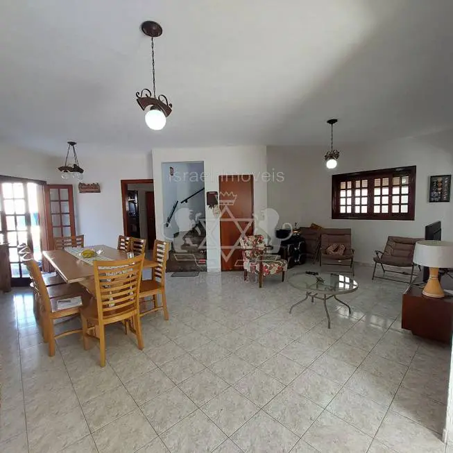 Foto 3 de Sobrado com 3 Quartos para alugar, 232m² em Estrela Dalva, Caraguatatuba