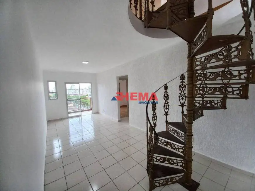 Foto 1 de Apartamento com 3 Quartos à venda, 157m² em Vila Belmiro, Santos