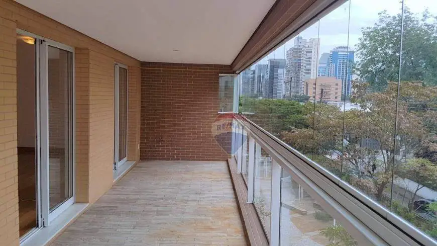 Foto 1 de Apartamento com 3 Quartos para alugar, 130m² em Vila Nova Conceição, São Paulo