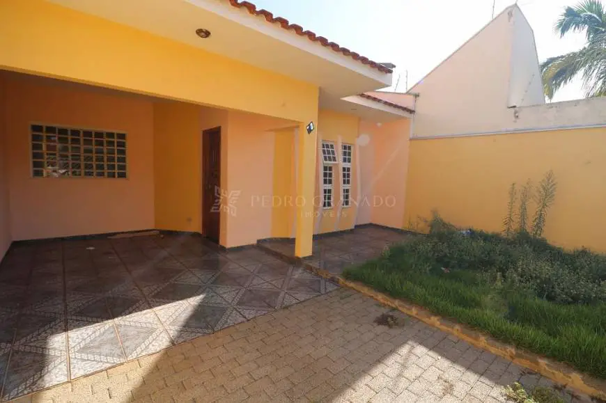 Foto 2 de Casa com 3 Quartos para alugar, 116m² em Jardim Vitória, Maringá