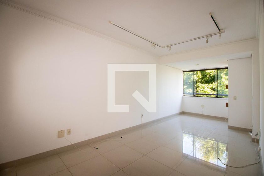 Foto 2 de Apartamento com 3 Quartos para alugar, 96m² em Chácara das Pedras, Porto Alegre