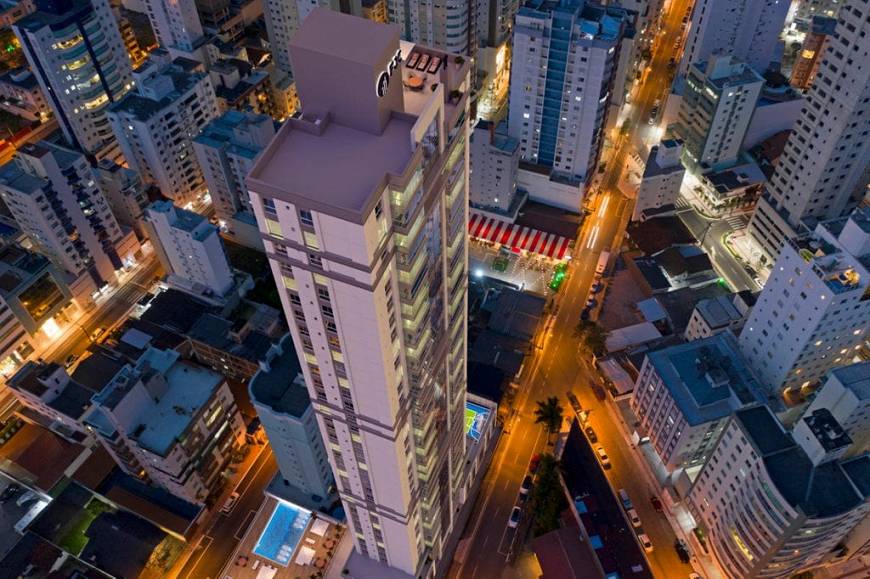 Foto 2 de Apartamento com 4 Quartos à venda, 146m² em Centro, Balneário Camboriú