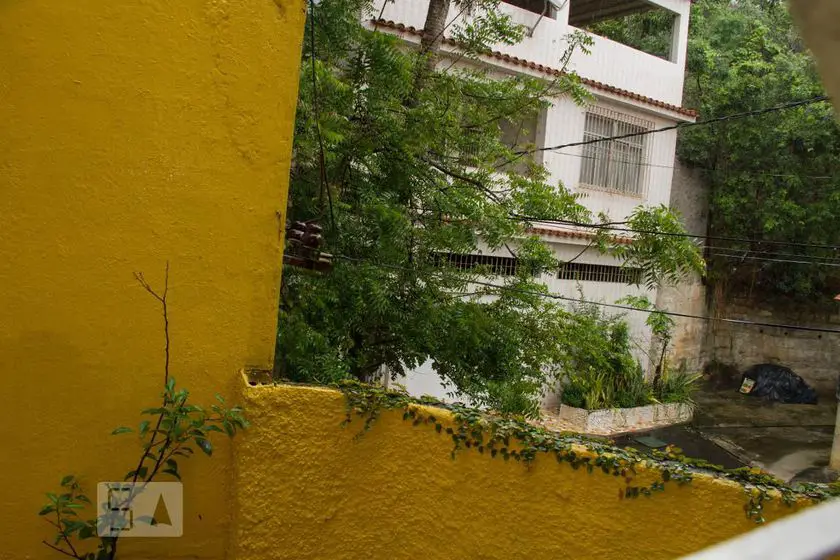 Foto 5 de Casa com 2 Quartos para alugar, 40m² em  Vila Valqueire, Rio de Janeiro
