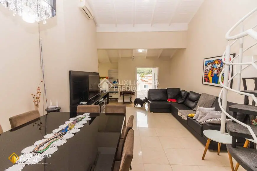 Foto 2 de Casa com 3 Quartos à venda, 201m² em Monte Verde, Florianópolis
