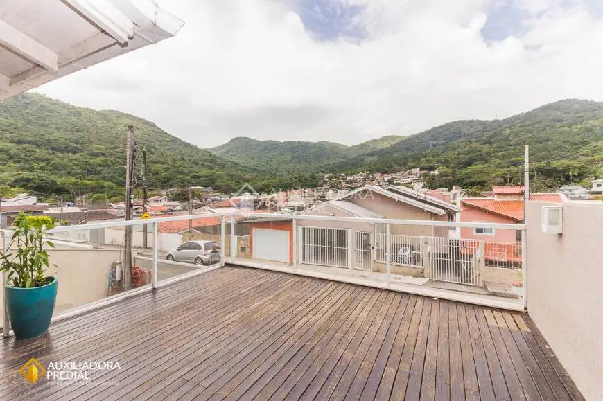 Foto 4 de Casa com 3 Quartos à venda, 201m² em Monte Verde, Florianópolis
