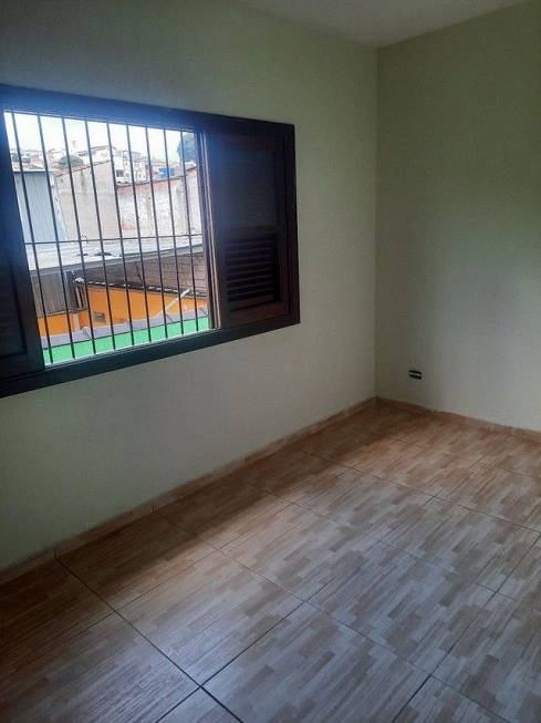 Foto 2 de Casa com 3 Quartos para alugar, 242m² em Vila Mangalot, São Paulo