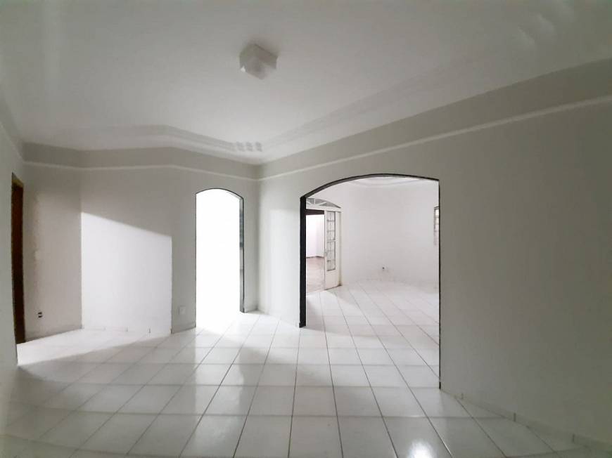 Foto 4 de Casa com 4 Quartos para alugar, 180m² em Granada, Uberlândia