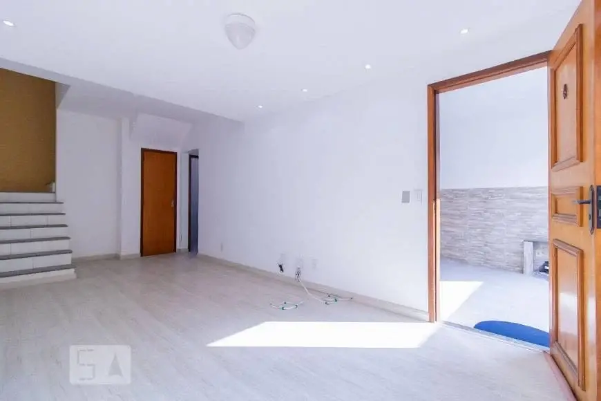 Foto 1 de Casa com 4 Quartos para alugar, 153m² em  Vila Valqueire, Rio de Janeiro