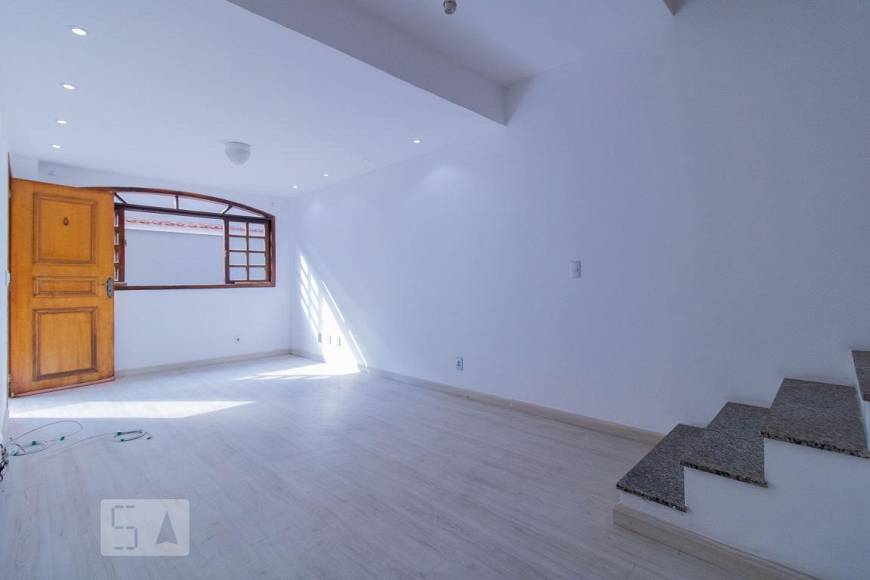 Foto 4 de Casa com 4 Quartos para alugar, 153m² em  Vila Valqueire, Rio de Janeiro