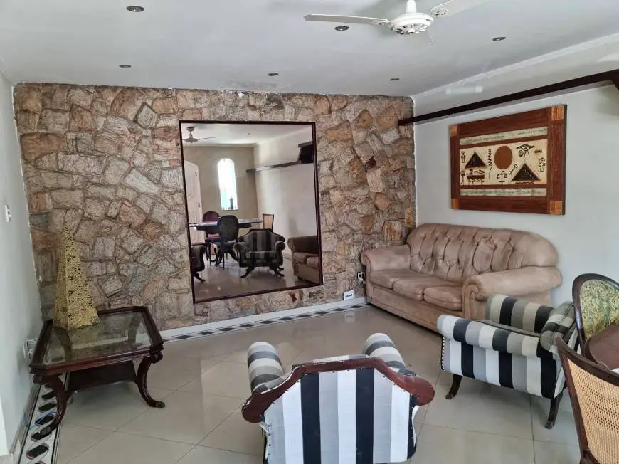 Foto 1 de Casa de Condomínio com 4 Quartos para alugar, 325m² em  Vila Valqueire, Rio de Janeiro
