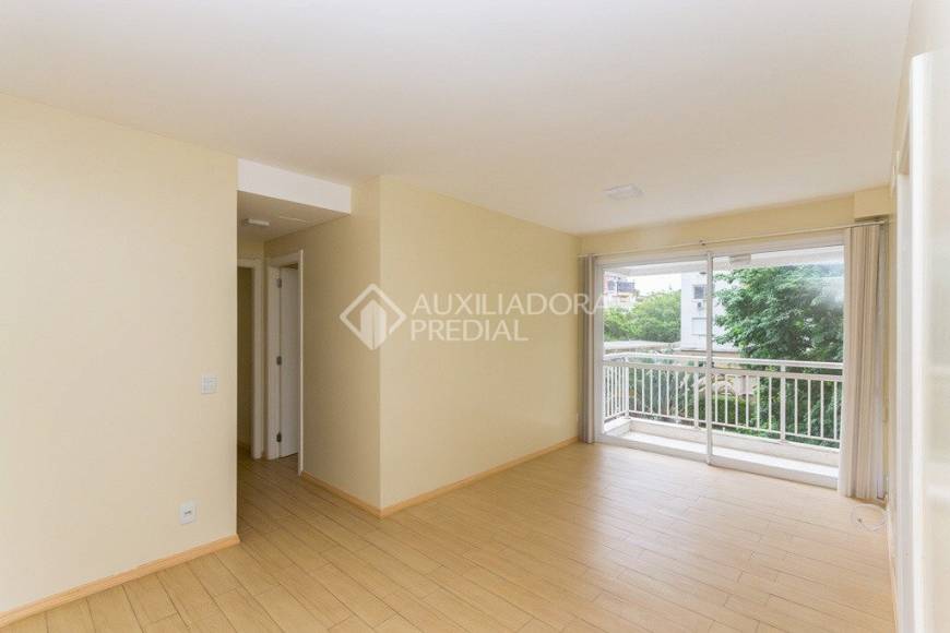 Foto 1 de Apartamento com 2 Quartos para alugar, 60m² em Passo da Areia, Porto Alegre