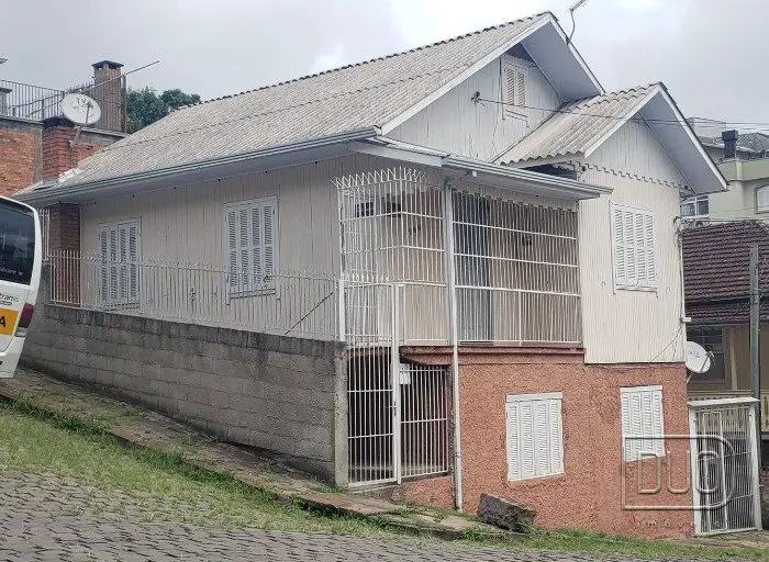 Foto 1 de Casa com 2 Quartos para alugar, 80m² em Rio Branco, Caxias do Sul