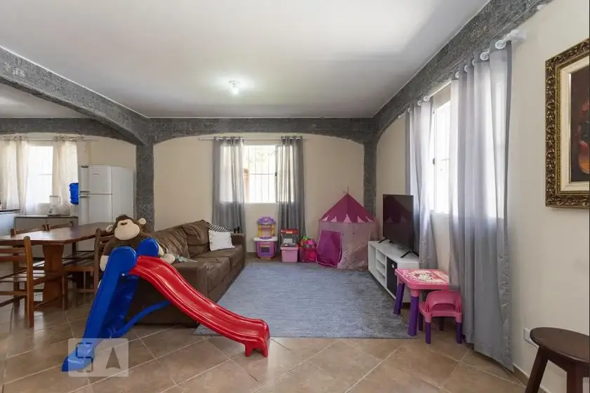 Foto 1 de Casa com 2 Quartos para alugar, 130m² em Santa Cândida, Curitiba