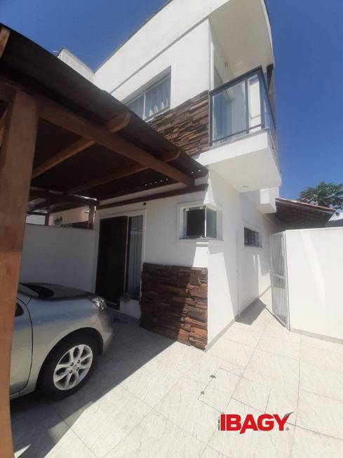 Foto 1 de Casa com 2 Quartos para alugar, 75m² em São João do Rio Vermelho, Florianópolis
