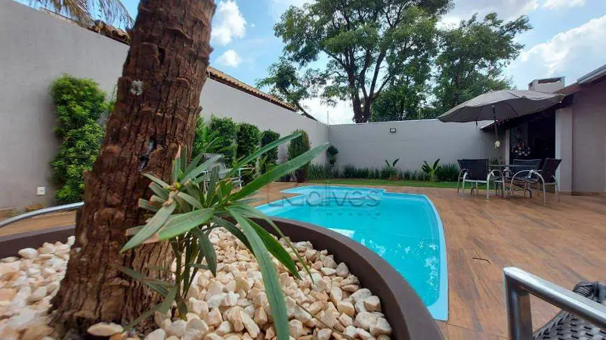 Foto 1 de Casa com 3 Quartos à venda, 220m² em Parque Residencial Rita Vieira, Campo Grande