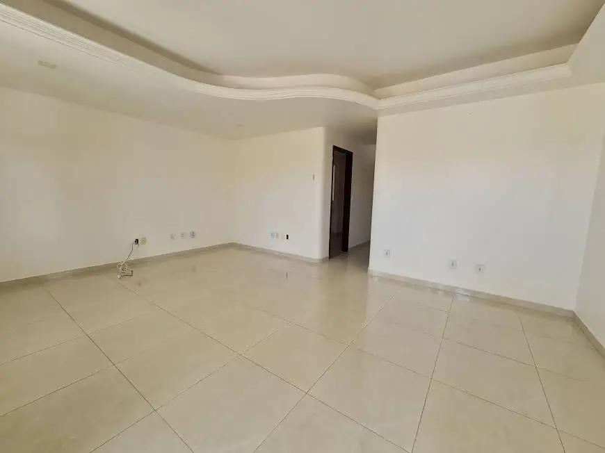 Foto 2 de Casa com 3 Quartos para alugar, 170m² em Santos Dumont, Maceió