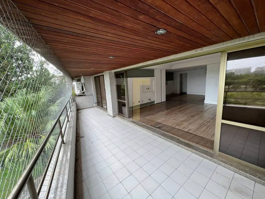 Foto 1 de Apartamento com 3 Quartos à venda, 225m² em Barra da Tijuca, Rio de Janeiro