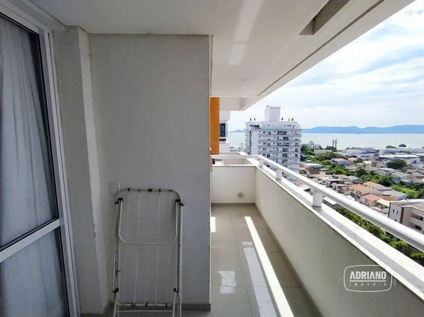 Foto 4 de Apartamento com 3 Quartos para alugar, 92m² em Barreiros, São José