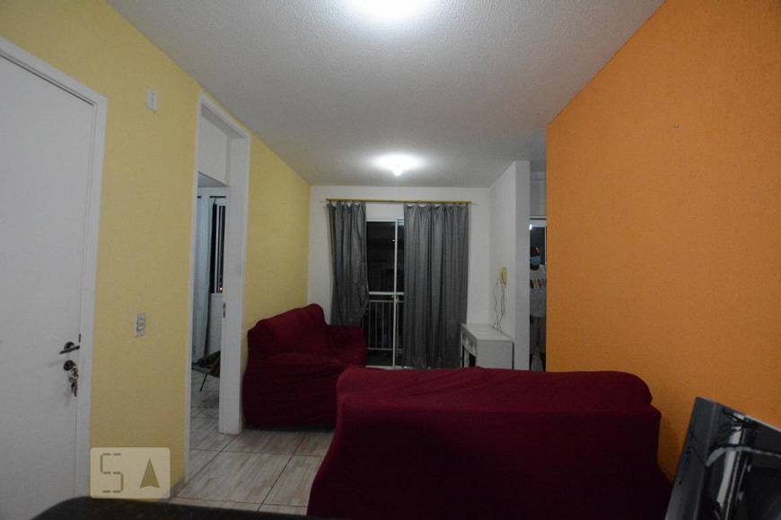 Foto 1 de Apartamento com 3 Quartos para alugar, 51m² em Irajá, Rio de Janeiro