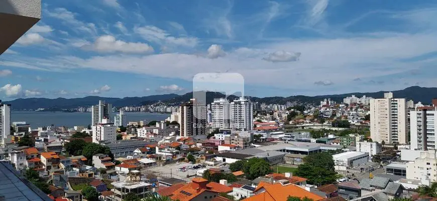 Foto 1 de Apartamento com 4 Quartos para alugar, 218m² em Estreito, Florianópolis