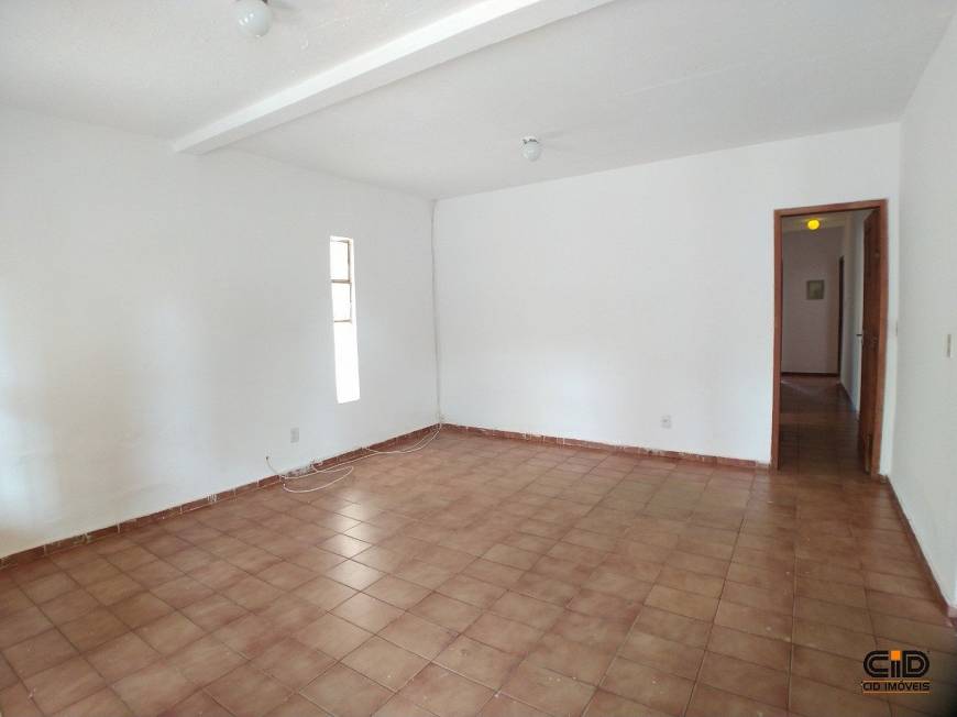 Foto 2 de Casa com 3 Quartos para alugar, 205m² em Morada do Ouro Setor Centro Sul, Cuiabá