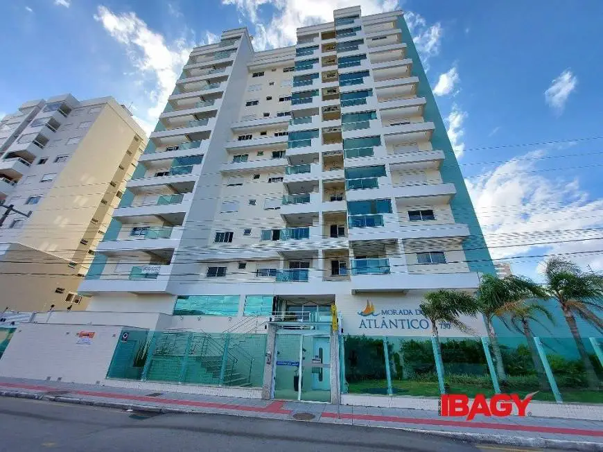Foto 1 de Apartamento com 2 Quartos para alugar, 74m² em Barreiros, São José