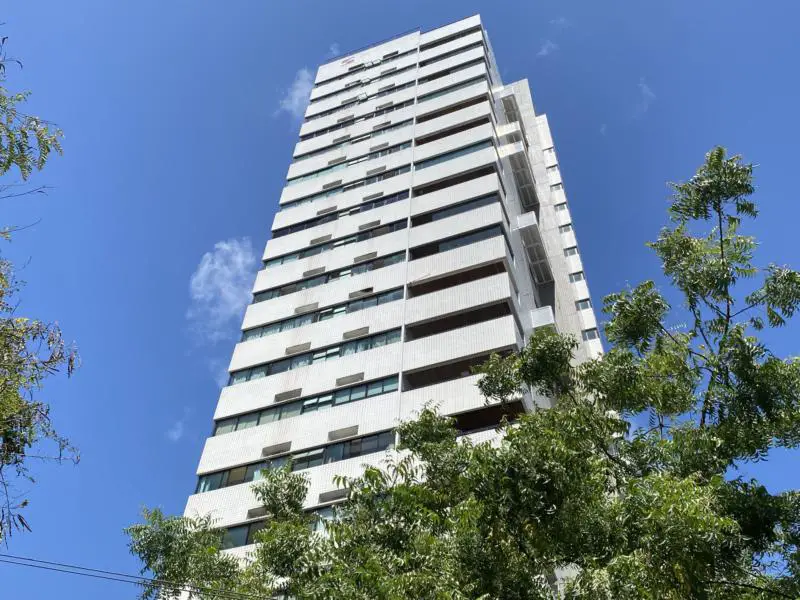 Foto 1 de Apartamento com 4 Quartos à venda, 165m² em Torre, Recife