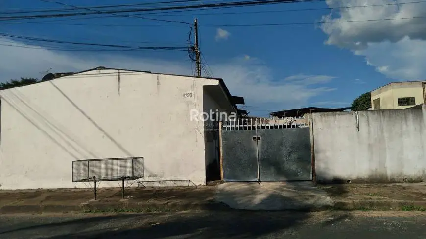Foto 1 de Casa com 2 Quartos para alugar, 45m² em Tibery, Uberlândia